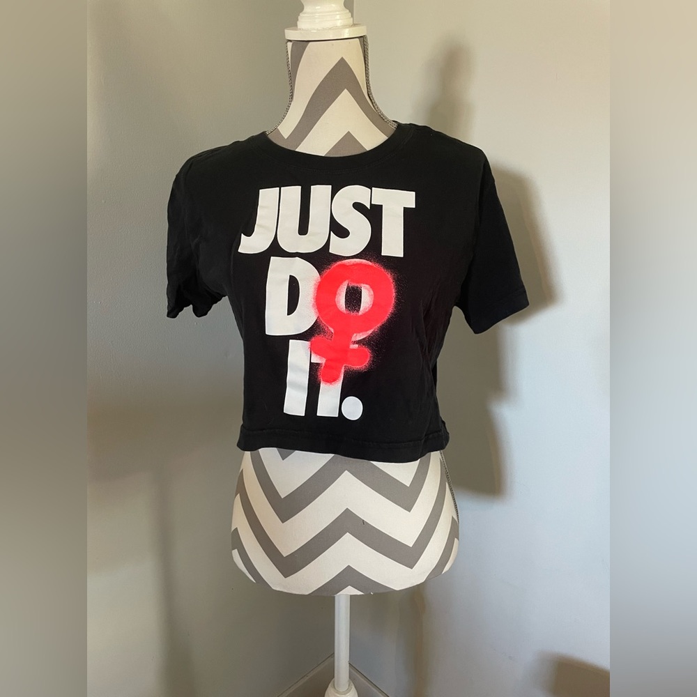 Nike crop top. Small.